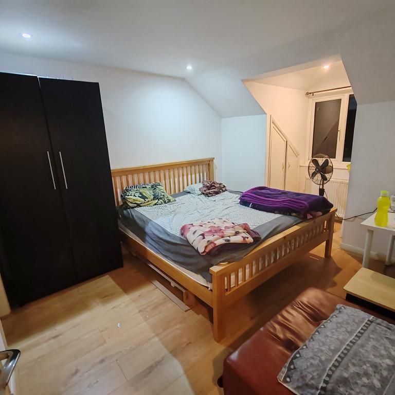 1 bedroom in a house share to rent - Photo 1