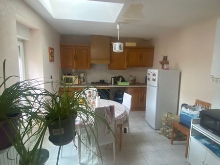 Location Appartement 3 pièces 74m² - Photo 3