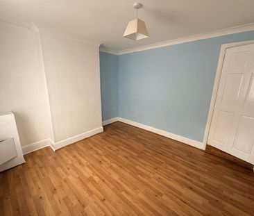 3 bedroom end of terrace house to rent - Photo 3
