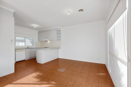 Settle into a Lifestyle of Comfort and Convenience in Niddrie - Photo 4