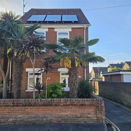 1 bedroom in a house share to rent - Photo 4