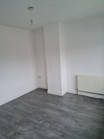 2 bedroom semi-detached house to rent - Photo 3