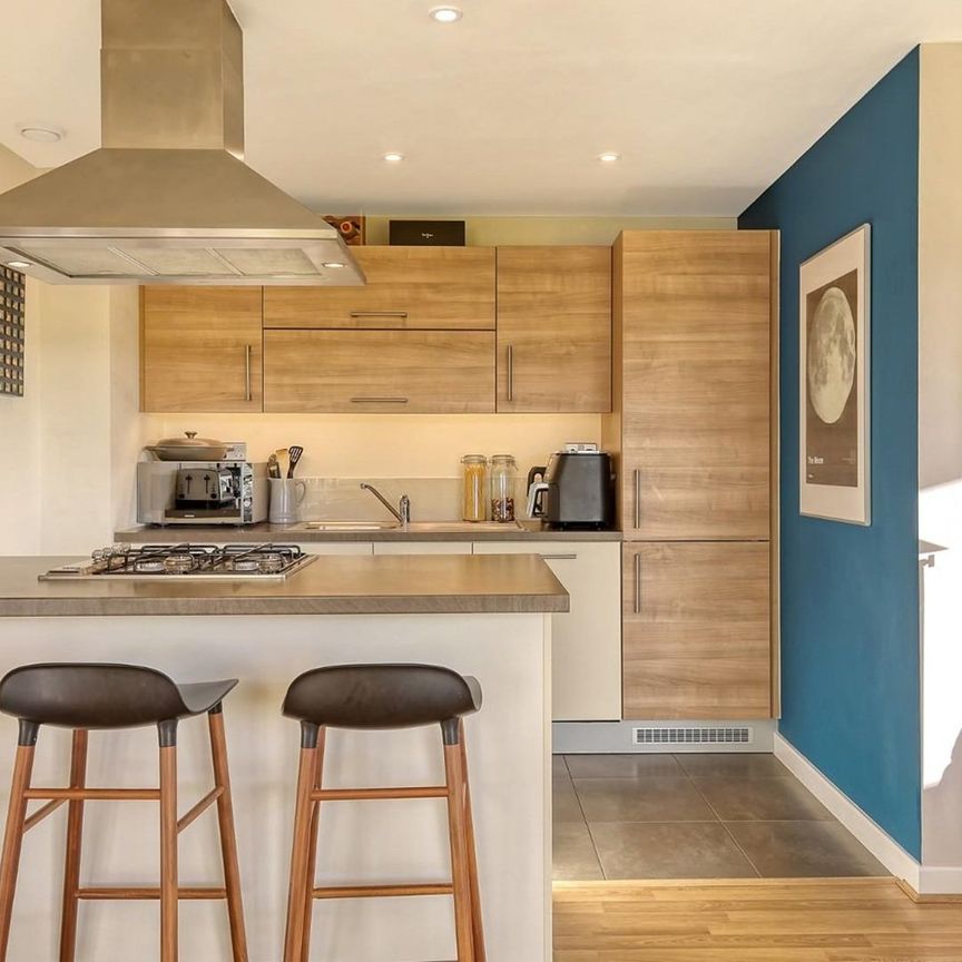 2 Bed Flat, Wager Street, E3 - Photo 1