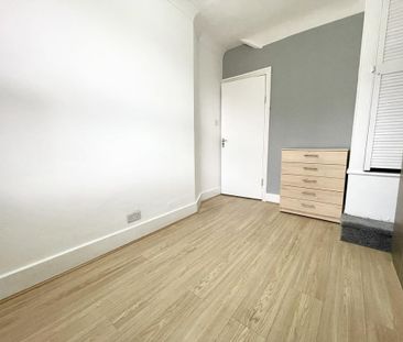 4 bedroom terraced house to rent - Photo 3