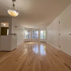 1 room apartment of 81m² in Gatineau - Photo 2
