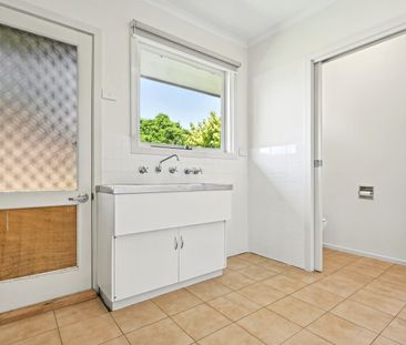 Location Location - Just 5 Minutes' Walk to Laverton Station! - Photo 6