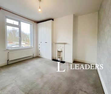 4 bedroom semi-detached house to rent - Photo 6