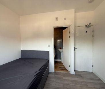 1 bedroom in a house share to rent - Photo 6