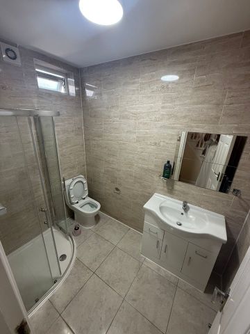 Room in a Shared Flat, High Street North, E12 - Photo 2