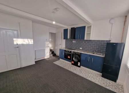 2 bedroom terraced house to rent - Photo 3