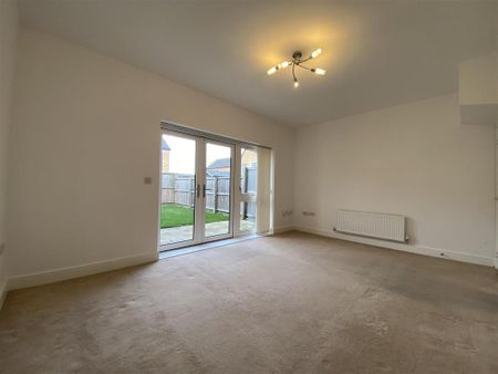 3 bedroom semi-detached house to rent - Photo 4