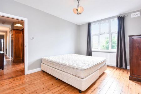 3 bedroom flat to rent - Photo 3
