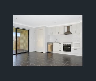 Modern two bedroom duplex! - Photo 2