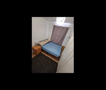 Room in a Shared House, Roman Road, IG1 - Photo 6