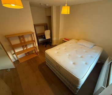 Elmsley Street, Preston - Photo 3