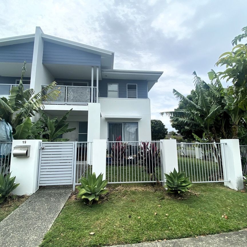 Simple and Modern Townhouse Living - Photo 2