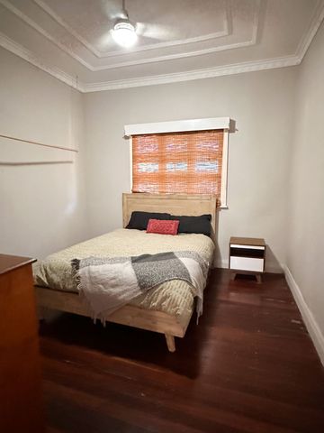 Modern furnished character home - Photo 5