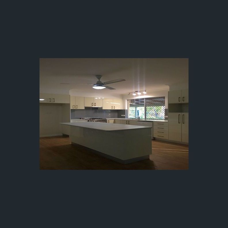 BEAUTIFULLY PRESENTED TROPICAL FAMILY OASIS IN SOUGHT-AFTER MOULDEN - Photo 1