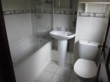 2 bedroom end of terrace house to rent - Photo 5