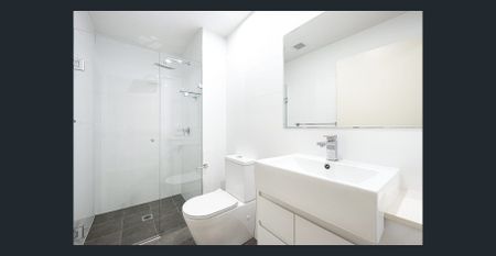 Spacious Two-Bedroom Apartment with Private Garden - Photo 5