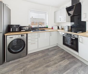 2 bedroom end of terrace house to rent - Photo 5