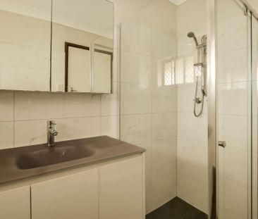 Fresh, Bright & Move-in Ready Three Bedroom Home! - Photo 1