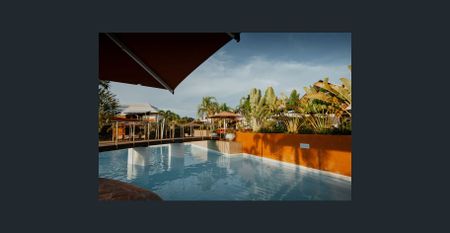 Fully Furnished & Executive Ready — Wi-Fi + Power Included - Photo 2