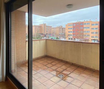 Piso de alquiler en De Los Quiñones, Ensanche - Photo 3