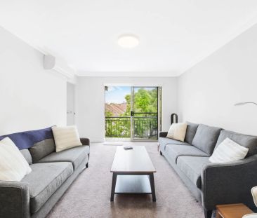 Dual Level Spacious Apartment In Convenient Location - Photo 1