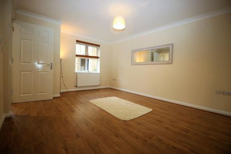 4 bedroom end of terrace house to rent - Photo 4