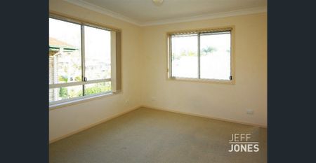 Boutique Townhouse Living In Annerley - Photo 3