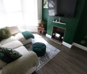 35 Westbourne Grove - Photo 1
