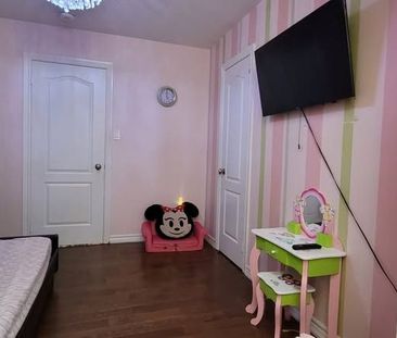 For Lease - 398 VAN KIRK Drive, Brampton, Ontario - Photo 3