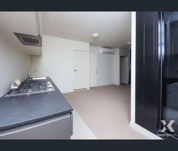 Stylish 1-Bedroom Apartment in the Heart of Melbourne CBD - Photo 3