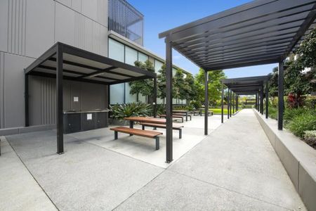 Private Rooftop Terrace with BBQ | Luxury Apartment With Facilities - Photo 4