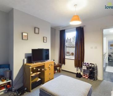 3 bedroom End of terrace house To Let - Photo 2