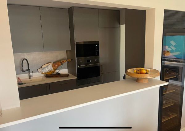 APARTAMENTO T2 REMODELADO - QUINTA BELOURA COM TERRAÇO E PISCINA