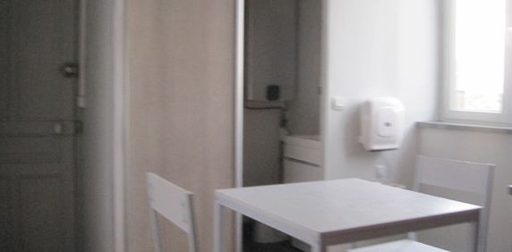 Appartement meublé à louer au coeur de Saint Quentin. - Photo 2