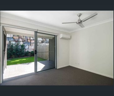 Family townhouse with loads of storage - Photo 1