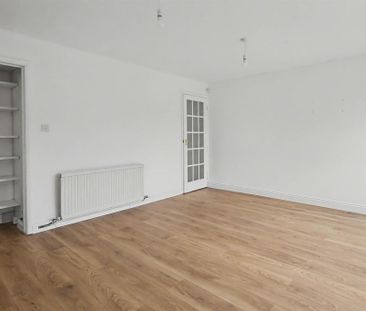 4 bedroom detached house to rent - Photo 2