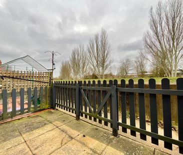 3 bedroom Mid Terraced House to let - Photo 3