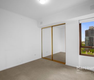 Superb & Sizeable apartment on St Kilda Road! - Photo 5