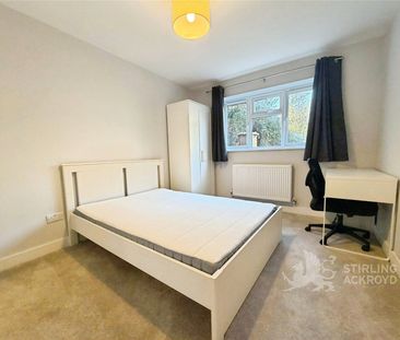Applegarth Avenue, Guildford, Surrey, GU2 8LP - Photo 4