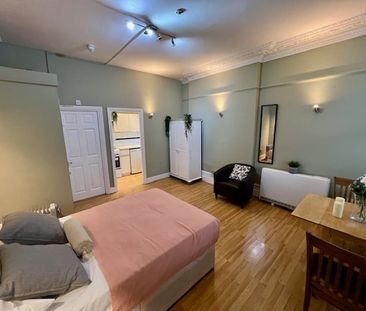 Studio Flat, Bedford Hill, SW12 - Photo 5