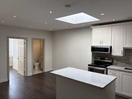 For Lease - 2914 Danforth Avenue Unit# 2nd Floor, Toronto, Ontario - Photo 4