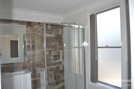 EXECUTIVE TOWNHOUSE WITH BOAT HARBOUR VIEWS - Photo 4