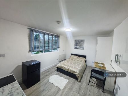 Studio to rent - Photo 5