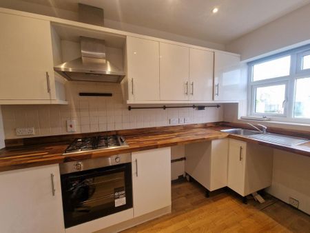 3 bedroom semi-detached house to rent - Photo 4