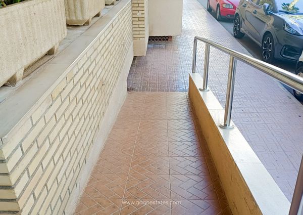 Apartment in Águilas, Murcia: 4 bedrooms, 2 bathrooms, balcony, equipped kitchen, parking, 5 minutes from the beach, quiet.