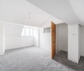 3 Bedroom - Photo 5